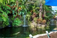Park Shore Resort-Top Floor BLDG C 221- Peaceful - Bed and Breakfast Naples
