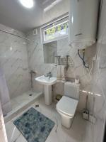 Chambre Lits Jumeaux avec Salle de Bains Commune