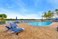 Watch the dolphins Large balcony Suite and heated pool - B&B Ruskin