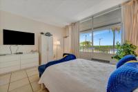 Watch the dolphins Large balcony Suite and heated pool - B&B Ruskin