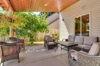 Private Outdoor Space 9 Mi to Downtown Vancouver! - B&B Vancouver