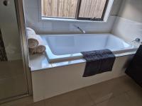 Entire 4 bedroom house in Werrribee, Australia - Ferienwohnung Werribee