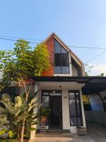 AdiBerlianohomestay - B&B