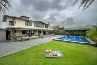 SaffronStays Three Palm Villa -7-BR villa with pool, jacuzzi, gazebo bar & lawns for celebrations in Lonavala - Chambres d'hôtes Lonavla