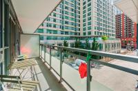 New Modern 2 Bedroom 2 Bath Apartment with Balcony - Bed and Breakfast Toronto