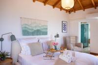 Hilltop Hideaway by Escape to Madeira - B&B Arco da Calheta