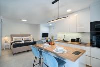 Mićos Beach Studio with Pool - B&B Bagno di Bua