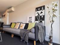 Designer beauty townhouse on Peacock with garage - B&B Christchurch