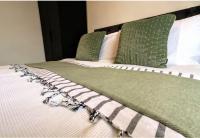 Spacious Bungalow in St Helens, 1-Min Drive to Carr Mill Bridge - B&B St Helens