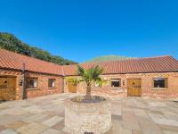 Courtyard Hot Tub - B&B Garton