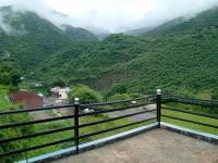 Enjoy Nature at Yamuna Valley Stay - B&B Kāndi
