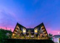 Cozy Volcano View Stay- A-Frame wHot Tub & Deck - B&B La Fortuna