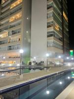 A 250 m del mar | Piscina y ropa de cama - B&B Bertioga