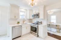 3BR Gem w 4-Season Room - B&B Cleveland