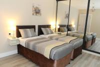 Coaches Corner - Accessible Self-Catering Guest Suite - 5 Minutes Drive from town - Singles or Super-King and Sofa Bed - B&B Castleblayney