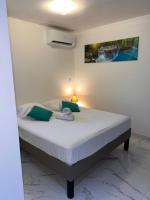 Le Nid Tropical - T2 Climatisé - Proche du centre - Bed and Breakfast Saint-Joseph