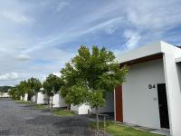 The Six Resort Lopburi - Chambres d’hôtes Ban Nong Bua Khao