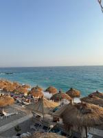 Drymades Santorini Sunset Apartment - B&B Dhërmi