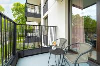 Spacious and Cosy Apartment in Poznań with Parking, Desk and Balcony by Noclegi Renters - B&B Poznań