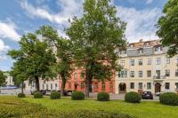 Spacious Old Town Family & Friends Peachy Two bedrooms Apartment, Nearby the Riga Presidential Castle - Chambres d'hôtes Riga