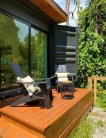 Zen Container Tiny Home with Fenced-in Yard, Fire Pit, Centrally located and Pet Friendly - Bed and Breakfast Fort Myers