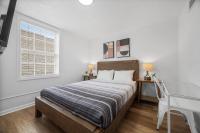 Zimmer mit Queensize-Bett und Gemeinschaftsbad