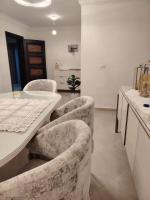2BHK, 90s street, in front of Hydepark & Mivida - B&B Il Cairo
