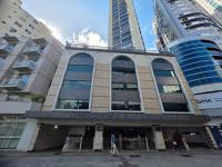 Studio na Avenida Central com garagem, perto da praia - B&B Balneário Camboriú