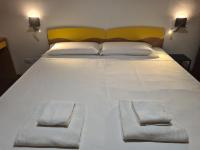 Bologna VIBES - 6 Rooms 7 Baths - Self Check-in - B&B Bologna