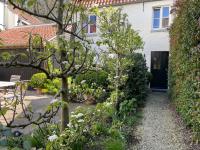 The Herring's Residence - Stylish Private Cottage with Breakfast in Historic Center - Adults-Only - Chambres d'hôtes Bruges