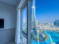 GRANDE RESIDENCES with a direct Burj Khalifa view and Private Fountain Show at 62nd floor with DXB AIRPORT VIP Shuttle option for 8 guests - B&B Dubai