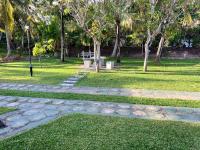 Dona's Villa, Coastal Tropical House - B&B Kepungoda