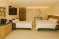 Escala - Family Room - B&B Fully