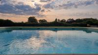 Réole Gîte familial au calme - parc, piscine & parking - Chambres d'hôtes Reignac