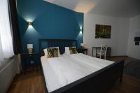 Camera Matrimoniale con Servizi Igienici in Comune