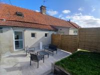 Gîte 4-5 personnes proche navette Orano - B&B Aumeville-Lestre