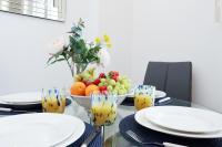 Central Apt-Parking-2Bed-2Bath-By FabAccommodation - B&B Cardiff