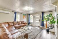 Walk to Harrisburg Blvd: East Downtown Houston Apt - B&B Houston