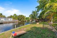 Canal views featuring indoor pool - Ferienwohnung Fort Lauderdale