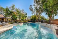 Luxury 6 BR Home Large Pool & Spa with Grassy Yard - B&B Las Vegas