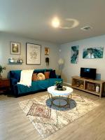 Beautiful home eight minutes away from Brooks corner shopping center and hospital - Bed and Breakfast San Antonio