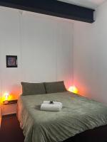 WEST HUB. Private Infrared Sauna near city & much more! New purpose built loft style! - B&B Brisbane