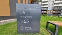 Q Apart Zenith- trzypokojowy, klimatyzowany apartament przy Manufakturze z garażem Gratis, FV - Bed and Breakfast Łódź