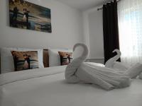 Deluxe Room (2 Adults + 1 Child)