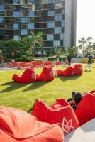 Skyscraper Cinema - Dream a thousand city lights - B&B Brisbane