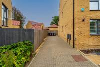 London 4-Bed in Coulsdon, 20 mins Gatwick, Parking - Chambres d'hôtes Coulsdon