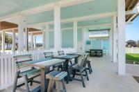 Beach Hideaway Spacious 4BR Game Loft, Hot Tub, Deck, Walk to Beach - B&B Port Bolivar