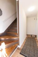 Private Modern 1st Flr 3 Bed Apt Close to Downtown - Ferienwohnung Torrington