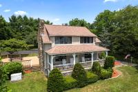 Grammy's Famous Lake House Retreat - B&B East Hampton