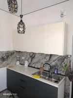 Modern Apartment with Two Bedrooms and a Living Room in the Heart of Yerevan - Chambres d'hôtes Erevan